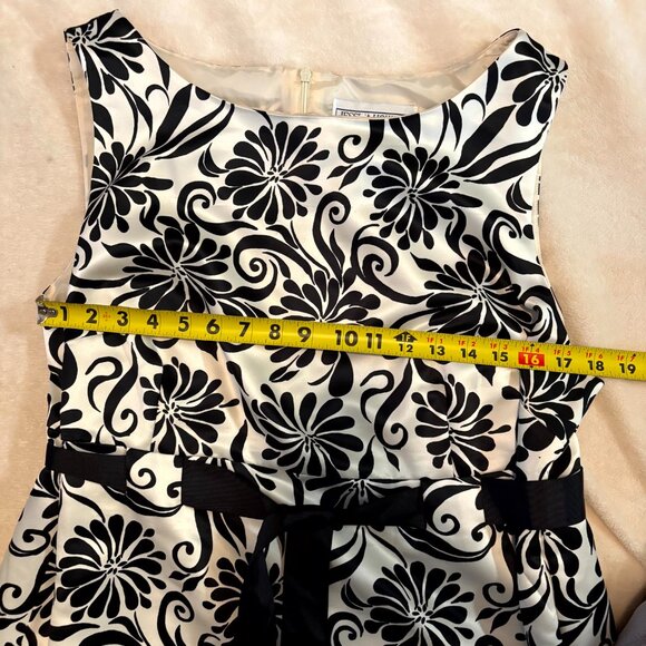 Jessica Howard Woman 20 Black & White Floral Satin Fit & Flare Dress - Picture 3 of 5